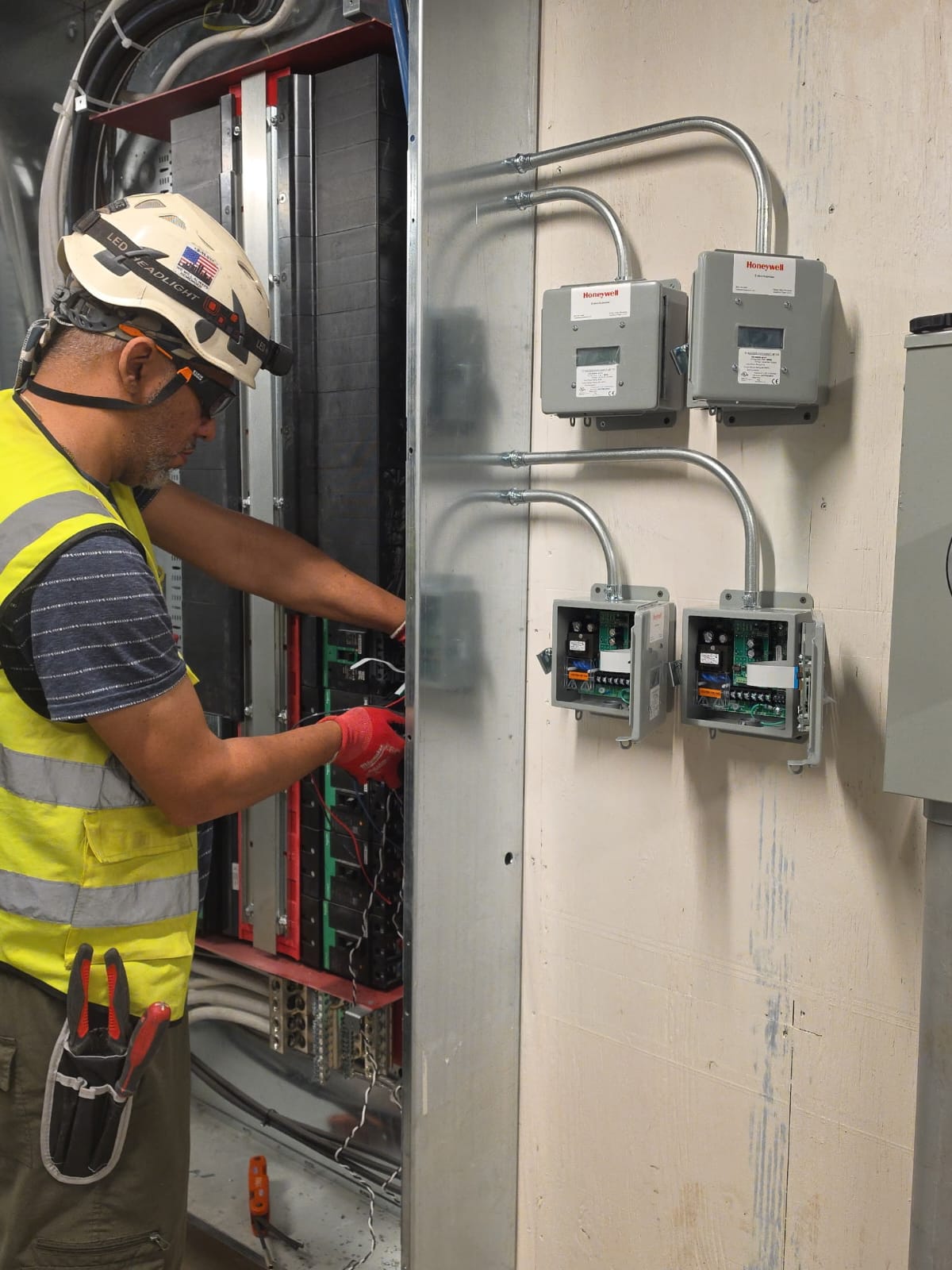Commercial panel & meter installation